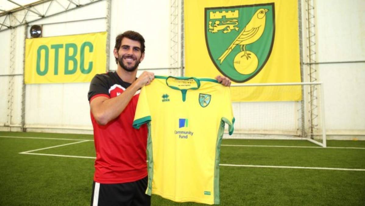 El internacional portugués, Nelson Oliveira, ha firmado hoy por el Norwich City FC en Championship. El delantero procedente del Benfica Lisboa se ha comprometido para las cuatro próximas temporadas con el club inglés. No se ha dado a conocer las cifras del traspaso.