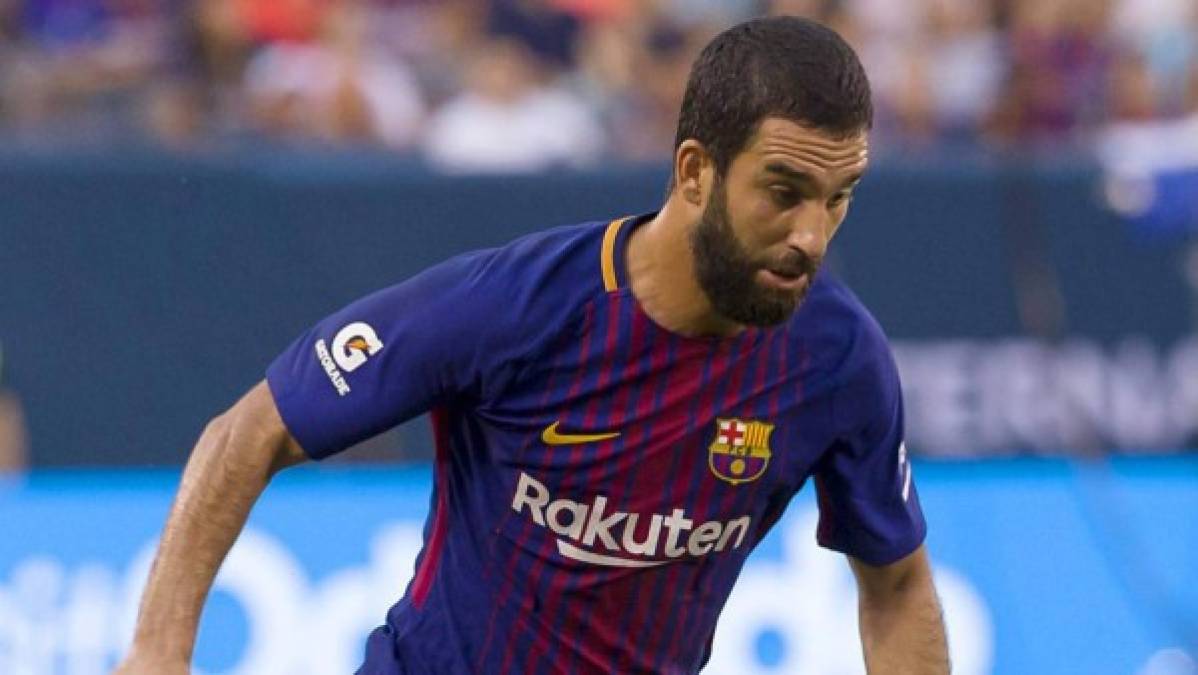 Arda Turan puede estar viviendo sus últimas horas en el Barcelona. El turco tiene un acuerdo ya totalmente cerrado con el Basaksehir después de las conversaciones que se han mantenido recientemente. Sólo falta el acuerdo entre los dos clubes. Está previsto que emisarios del club turco se desplacen este viernes a Barcelona para entrevistarse con los responsables de la directiva culé.