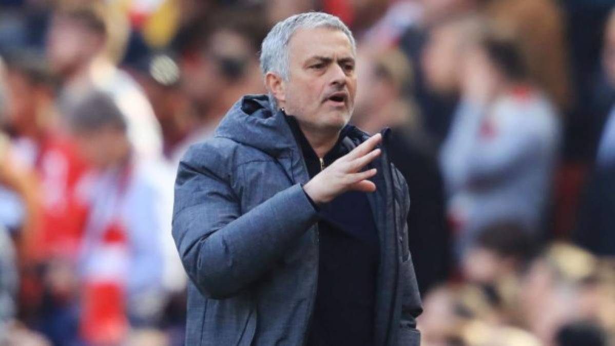 José Mourinho aún puede gastar más de 100 millones de euros. Según el Daily Mail, a pesar de que el Manchester United ha gastado más de 115 millones de euros, aún podría tener otros tantos para gastar en varios fichajes.