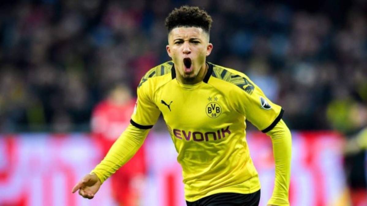 El extremo inglés Jadon Sancho está cada día más cerca de volver a la Premier League, pasando del Borussia Dortmund al Manchester United. Según informa 'The Sun', el equipo inglés está dispuesto a poner 120 millones de euros encima de la mesa del club alemán en un operación de grandes dimensiones. El futbolista firmaría un contrato de cuatro años y cobraría 244.000 € a la semana, solo por debajo de De Gea, Pogba y Martial.