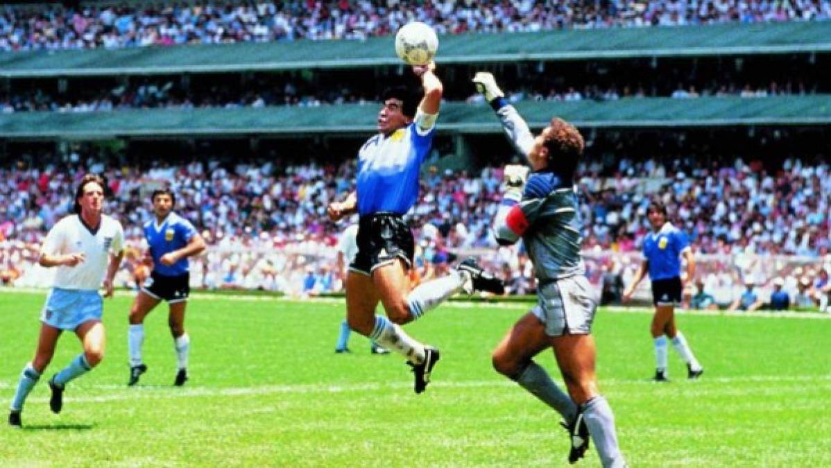 ¡SELECCIÓN ARENTINA!<br/><br/>'¿Cómo hice el gol? Lo hizo la mano de Dios', cuando Maradona narró a los periodistas en 1986 su gol a Inglaterra.<br/><br/>'¿El primer gol a Inglaterra? Fue la mano de Dios. Les ofrezco mil disculpas a los ingleses, de verdad, pero volvería a hacerlo una y mil veces. Les robé la billetera sin que se dieran cuenta, sin que pestañearan'.