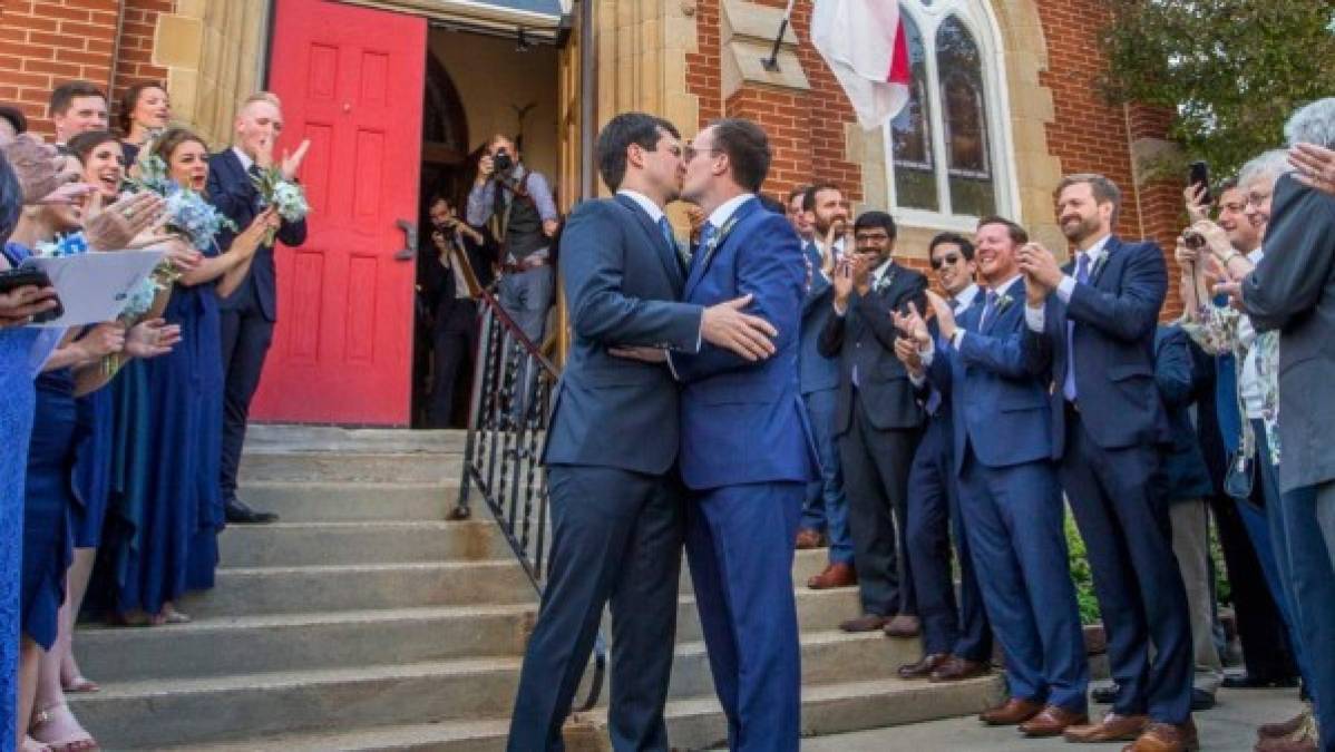 Tras el anuncio de su campaña por la presidencia, Buttigieg se ha convertido en uno de los símbolos de la comunidad LGBTQ. Desde la legalización del matrimonio homosexual en 2015, 'el paisaje para los candidatos gays ha cambiado radicalmente', según la demócrata Annise Parker, presidenta del Victory Fund, una organización que apoya los candidatos homosexuales en Estados Unidos.