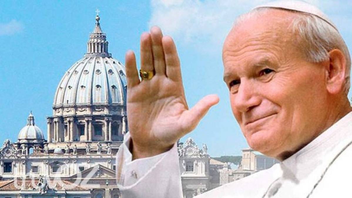 Juan Pablo II.<br/><br/>Uno de los Papas más influyentes de toda la historia estuvo a punto de ser víctima de los malos conejos de un doctor. <br/><br/>Después de que su madre perdió a su primera hija al dar a luz, el doctor recomendó abortar a su segundo intento. <br/><br/>Ella se negó, y dio a la luz a nada más y nada menos que al papa Juan Pablo II. Sin duda, la vida de este santo está llena de milagros, incluso desde antes de nacer…