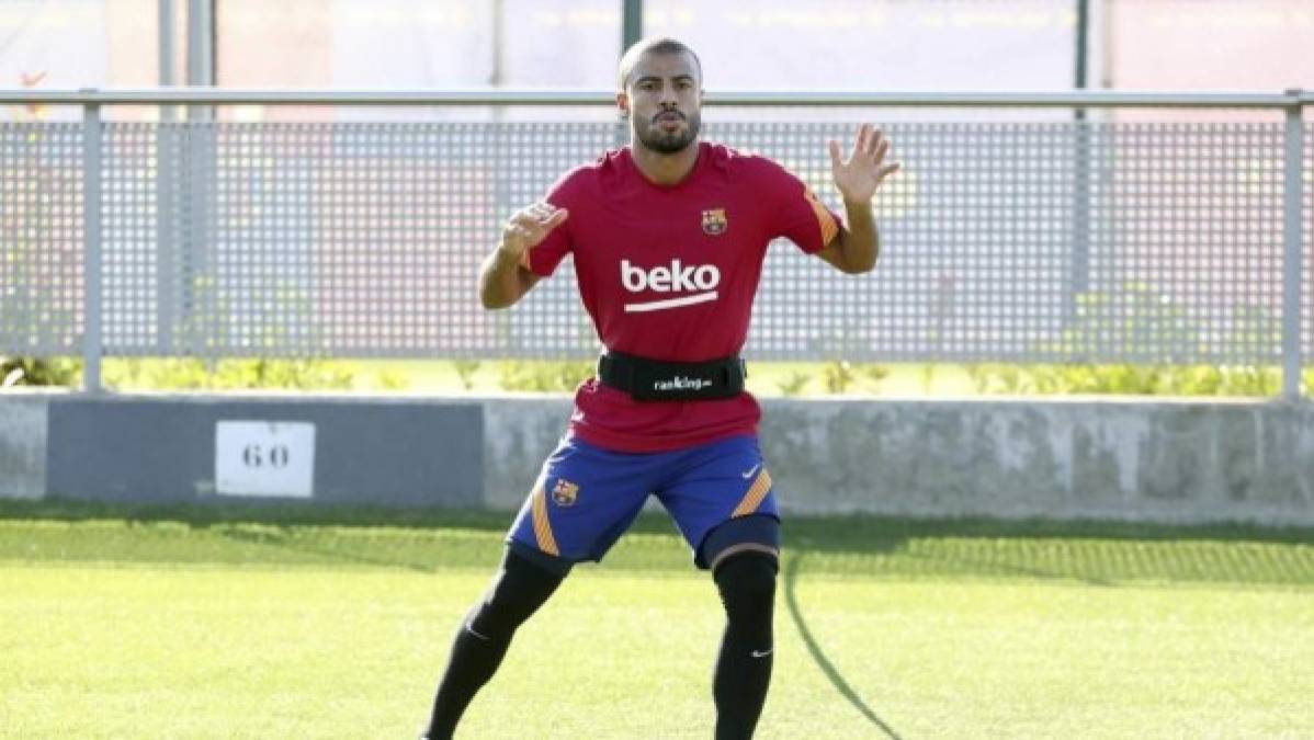 Rafinha Alcántara: El centrocampista es otro de los que aparece en la lista de los jugadores que saldrían del Barcelona durante esta semana.