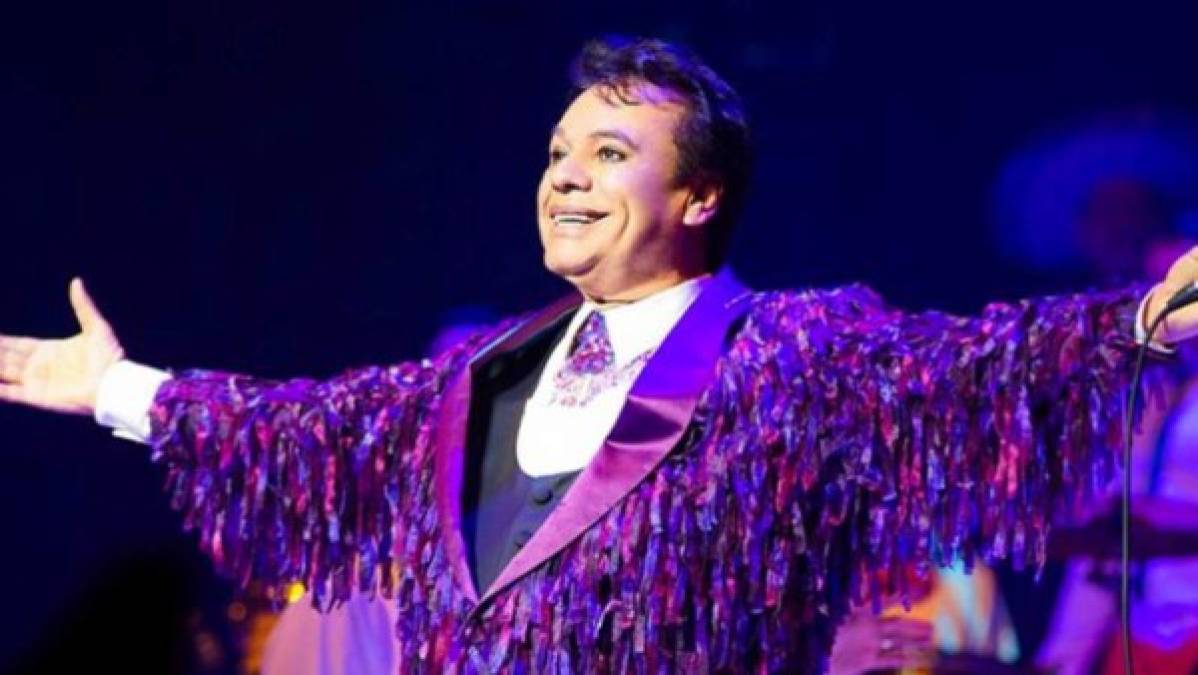 JUAN GABRIEL. La ira de la televisora de San Ángel porque el Divo de Juárez se había ido con Disney y TV Azteca para realizar su serie Hasta que te conocí fue tal, que según reportes en México, tras su fallecimiento en 2016, se le prohibió a los artistas de la empresa acudir a su funeral.