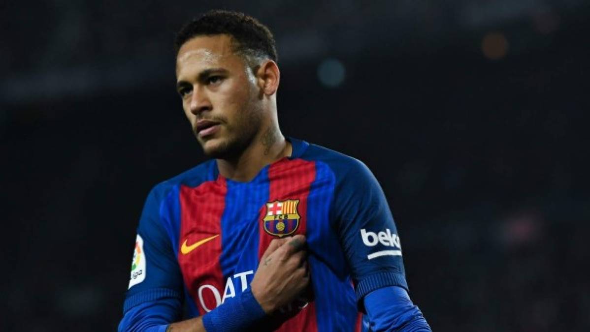 Y un Bombazo, Diario como As y Marca han informado que Neymar es un fuerte candidato, el principal para que pueda reemplazar a Cristiano Ronaldo en el Real Madrid si el luso no sigue. Está tasado en 100 millones, pero seguro si Florentino aparece tocando la puerta, la cifra sería infinitamente mayor.