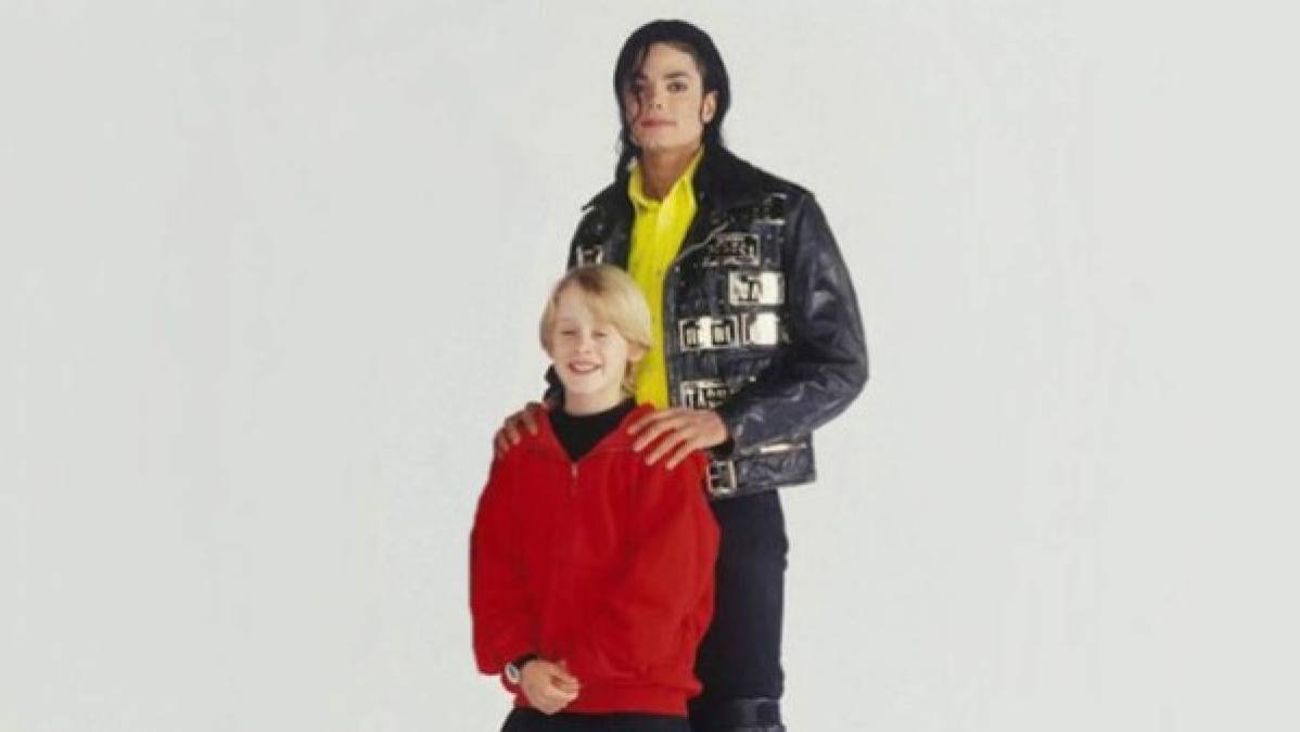 “No me dejes solo en la casa”, escribió Culkin en la dedicatoria de la foto a Michael Jackson. El actor siempre ha defendido al cantante de las acusaciones de abuso y pedofilia.