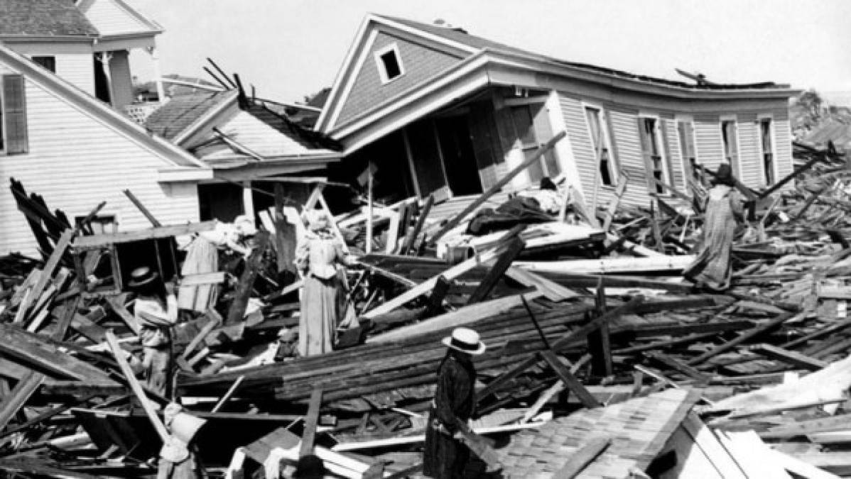 El 8 de septiembre de 1900 el huracán Galveston, registrado en Texas, Estados Unidos, tuvo vientos de 217 km/h y alcanzó la categoría 4 en la escala Saffir-Simpson.<br/><br/>Dejó cerca de 12 mil víctimas fatales, lo que la convierte en la tercera mayor tormenta tropical del Atlántico por su número de víctimas, después del Gran Huracán y el Mitch, formado en 1998.<br/>