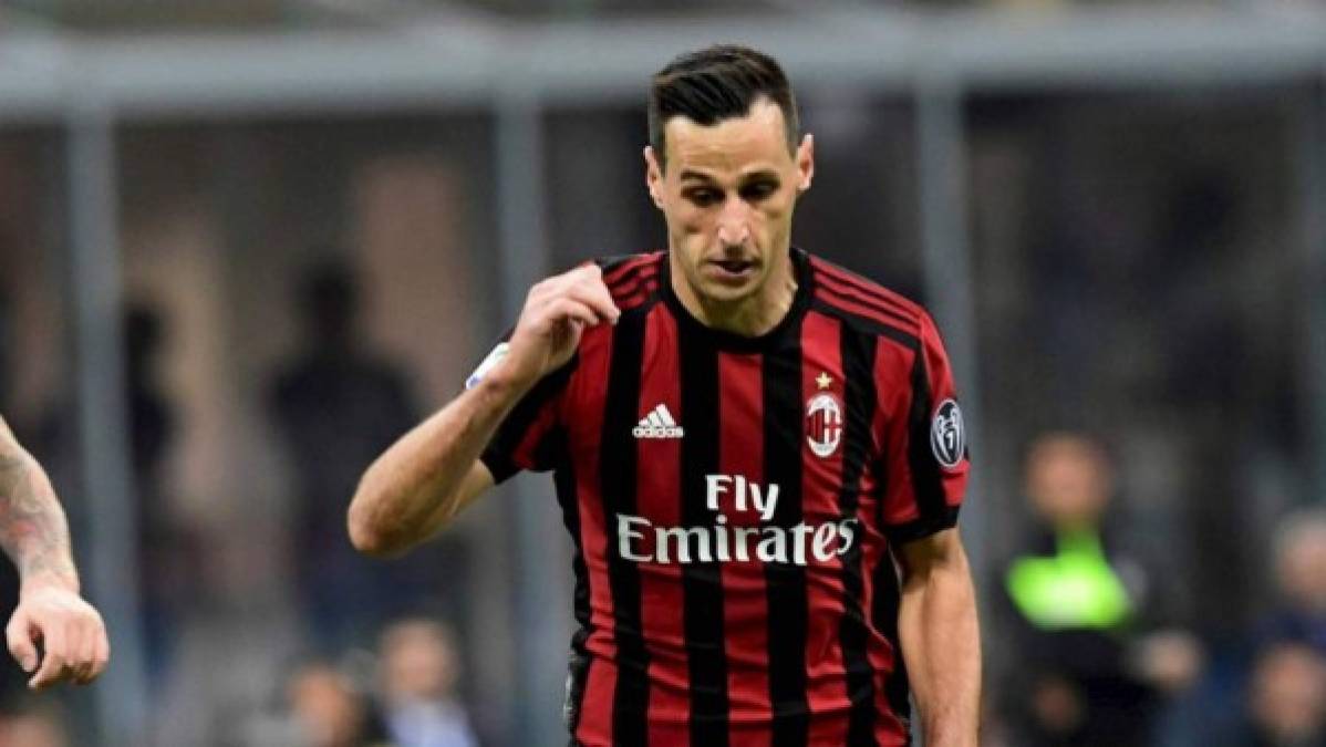 En Italia no paran de salir nombre de jugadores que pueden cambiar de aires en este mercado de fichajes. Uno de los que más interés despierta es Nikola Kalinic, delantero croata del Milán. Según Tuttosport, el equipo italiano lo ha tasado en 20 millones de euros y el Atlético de Madrid es el equipo que más cerca está de ficharlo.