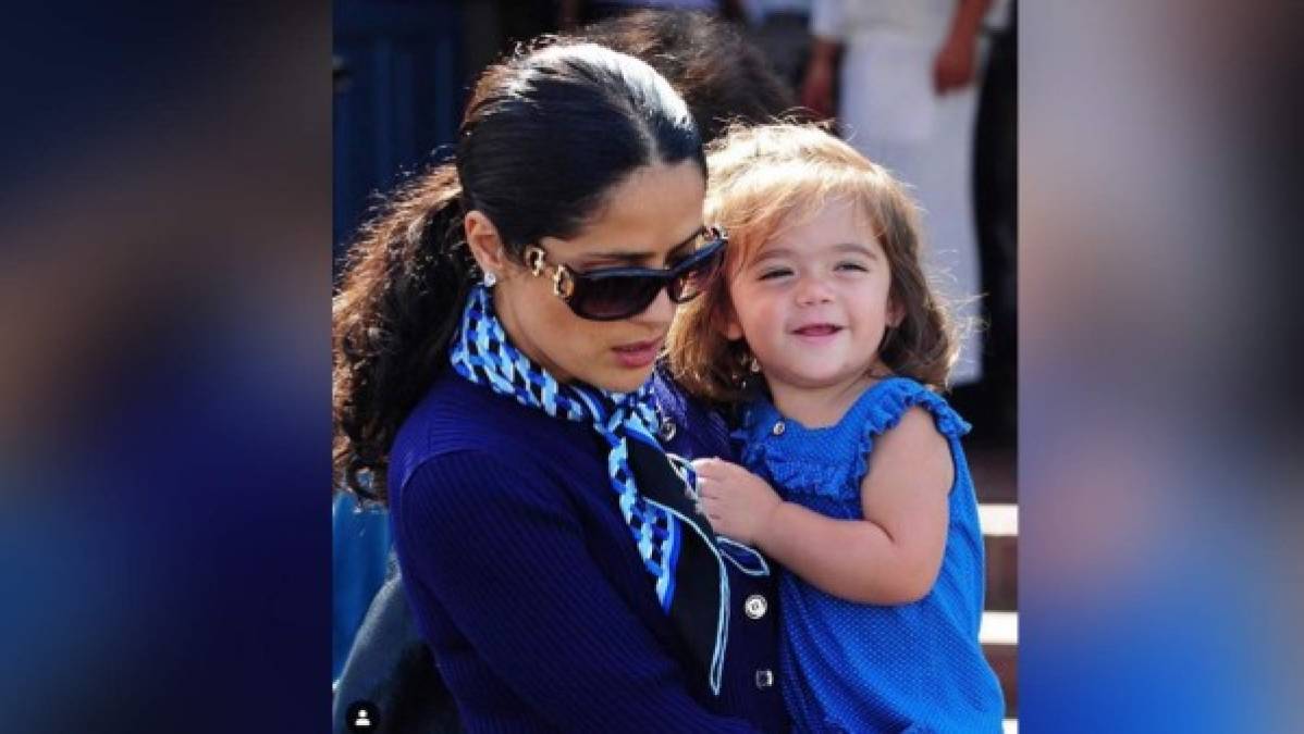 Valentina Paloma Pinault, hija de la actriz Salma Hayek y el empresario francés François-Henri Pinault, está enorme y ya es una señorita. <br/><br/>La hija de los famosos quien en muchas ocasiones ha sido tildada de que no había heredado la belleza de su madre, cada vez más se parece a la actriz mexicana.