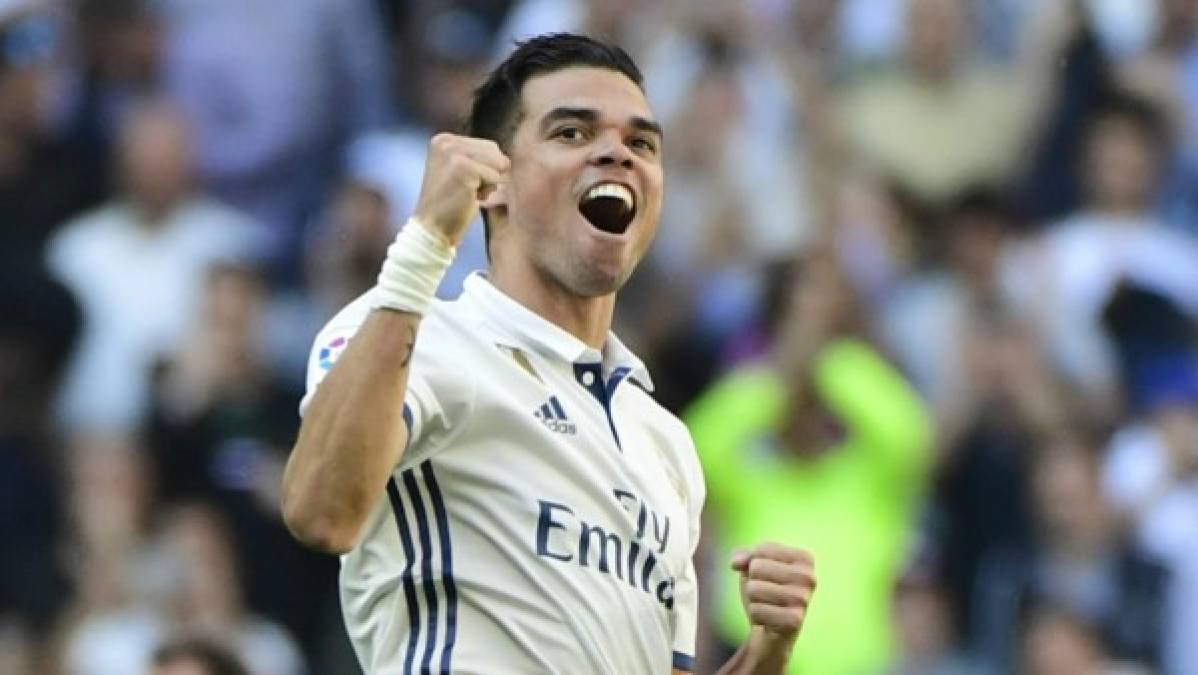 El futbolista del Real Madrid Pepe, habló en el Ayuntamiento de Madrid, asegurando que está para jugar en Cardiff: 'Estoy feliz y estoy al cien por cien para poder jugar'. Él luso hablo también sobre su futuro, y apuntó que después de la final de Cardiff se verán las cosas: 'La final es el día 3 y yo tengo contrato hasta el 30 de junio, como siempre he dicho, voy a esperar al Madrid hasta el final'.