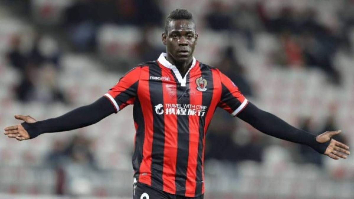 El Marsella esperaba llegar a un acuerdo para fichar a Mario Balotelli antes del 1 de julio. Sin embargo, las exigencias de Mino Raiola están poniendo freno al fichaje. El agente del italiano quiere que el italiano sea el jugador mejor pagado del club, según L'Equipe.