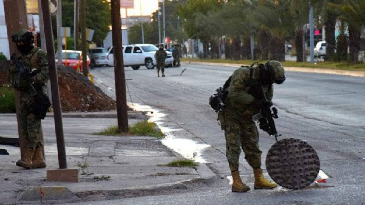 El Chapo salió por una alcantarilla y fue detenido por agentes policiales que lo trasladaron a un hotel a la espera de los agentes de la Marina.