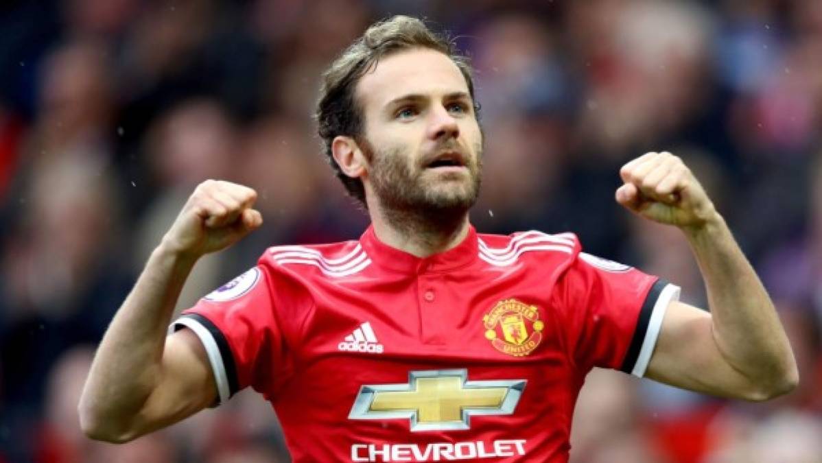 El Manchester United también informó en su página web que le ha presentado una oferta de renovación al mediocampista español Juan Mata.