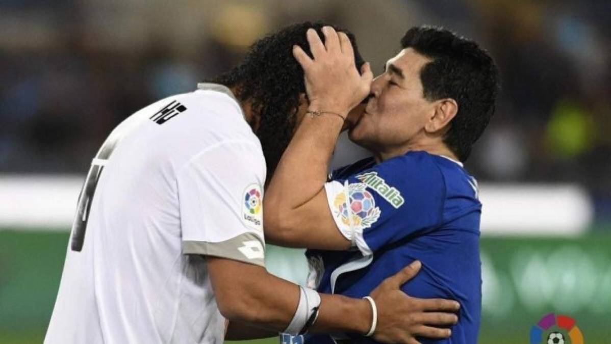 Para Ronaldinho, Maradona es uno de sus ídolos dejando atrás la rivalidad entre Argentina y Brasil.