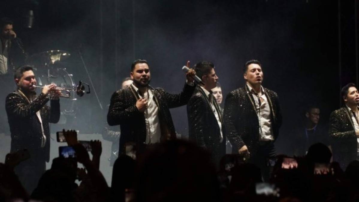 La Banda Sinaloense MS de Sergio Lizárraga lo dio todo en el escenario con un show de tres horas en el que interpretaron más 20 canciones.<br/><br/><br/>Redacción: Viki Pérez/Fotos: Franklin Muñoz