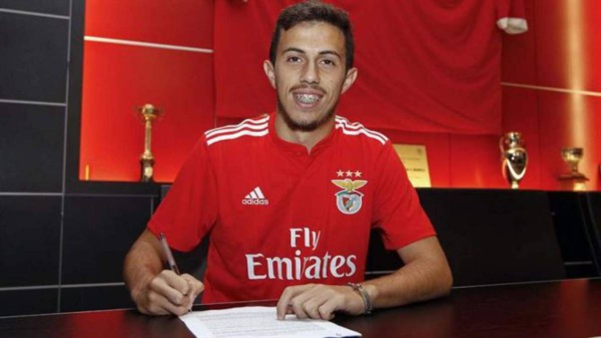 Francisco Saldanha renueva con el Benfica. El joven defensa de 18 años ha ampliado su contrato con el conjunto lisboeta. El central se incorporó a las categorías inferiores del club en la temporada 2015-16.