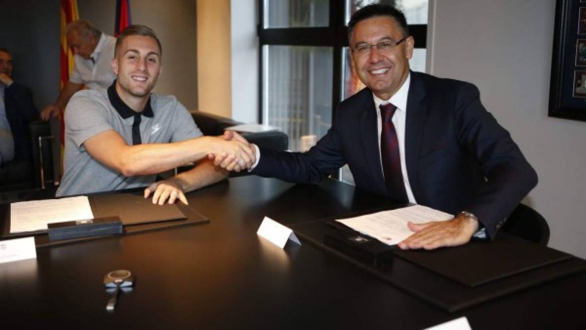 Gerard Deulofeu firmó este viernes su nuevo contrato con el Barcelona. Al canterano culé le han repescado del Everton este verano a cambio de 12 millones de euros. 'Estoy muy feliz por volver, con muchas ganas de empezar', escribió el jugador en las redes sociales.