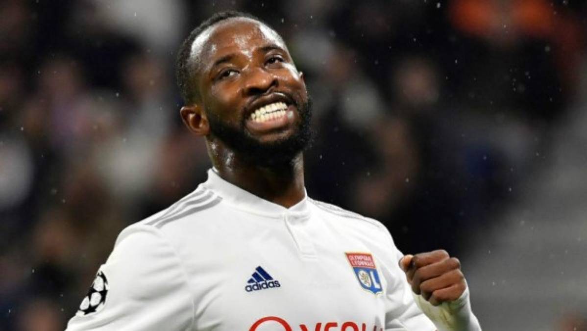 El Manchester United tiene muy avanzado el fichaje del delantero del Olympique de Lyon Moussa Dembele. Se habla de que el United podría abonar un cifra cercana a los 70 millones de euros. El ariete francés de 23 años también está dentro de los objetivos del Chelsea.