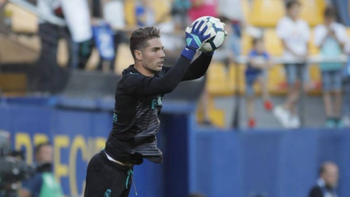 Luca Zidane: El portero es hijo del entrenador del Real Madrid, pero el diario As informa que será vendido. La reciente campaña estuvo cedido a préstamo en el Racing Santander en donde descendió a la segunda B de España.