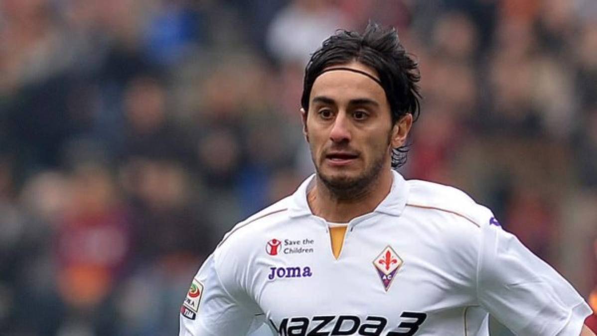 Alberto Aquilani: Juega de centrocampista actualmente sin equipo tras rescindir su contrato con la Unión Deportiva Las Palmas.​