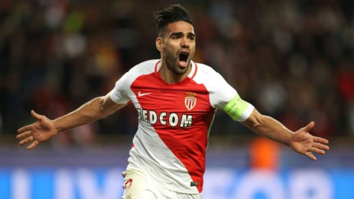 Según información desde Francia, Radamel Falcao está la órbita del Valencia. El diario L'Equipe indica que el deseo del delantero colombiano es volver a España. El 'Tigre' tiene decido marcharse del Mónaco y su futuro puede estar otra vez en la Liga Española. También se menciona un posible regreso al Atlético de Madrid.