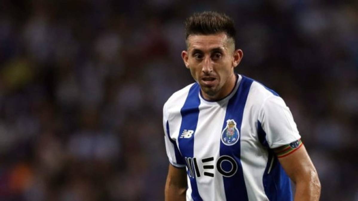 Héctor Herrera: El mediocampista mexicano podría salir del Porto y su futuro podría estar en la Liga de Italia. Clubes como el Inter y la Roma están tras sus servicios.