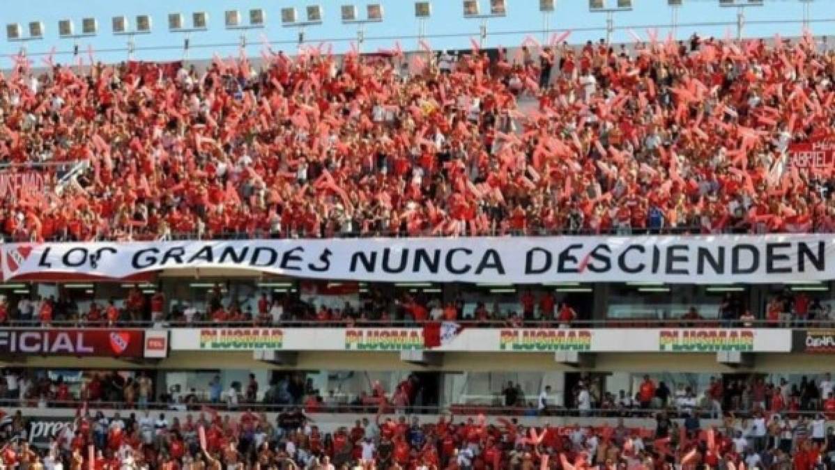 'Los grandes nunca descienden', la consigna de los hinchas de Independiente, que sí se fue a la 'B', en 2012, tras un campeonato para el olvido en Argentina para el máximo campeón de la Copa Libertadores (7).