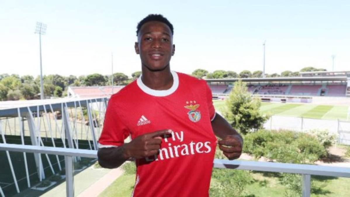 El Benfica se ha asegurado la continuidad del joven Umaro Embaló, extremo portugués de tan solo 18 años, renovando su contrato hasta el 30 de junio de 2024.