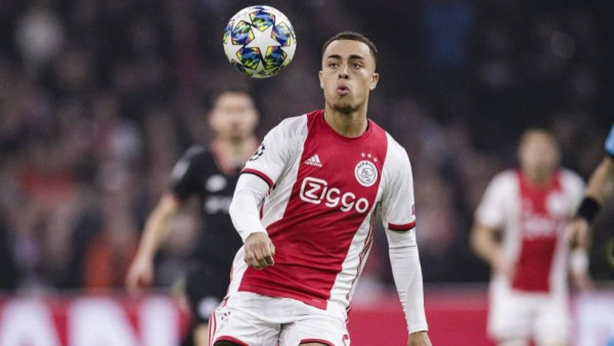 Según revela Bild, el Bayern Munich ya ha iniciado los contactos con el Ajax para fichar al lateral estadounidense Sergiño Dest. De hecho, la información apunta a una primera oferta a una cesión con opción de compra que ya ha sido descartado por el cuadro de Ámsterdam. Lo que queda patente es que el Bayern se adelanta al Barça en la carrera por el joven jugador. Bild, incluso, hace hincapié además en la falta de liquidez del Barcelona, lo que le dejaría fuera de la puja.