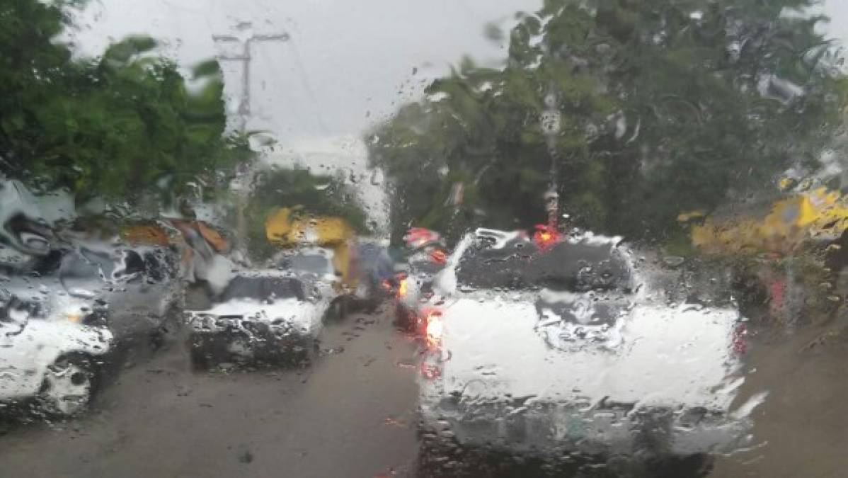 Muchos trabajadores han llamado para decir que llegarán tarde, debido al tráfico.