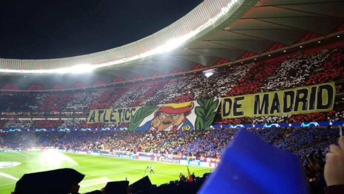 La afición del Atlético de Madrid presentó este imponente mosaico en la previa del pitazo inicial.