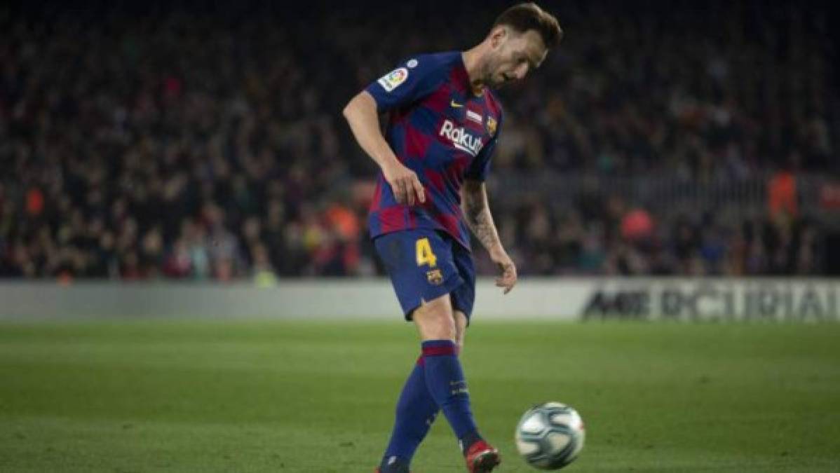 Ivan Rakitic: El centrocampista croata dejaría al FC Barcelona por 20 millones de euros. Se menciona que el PSG lo pretende.