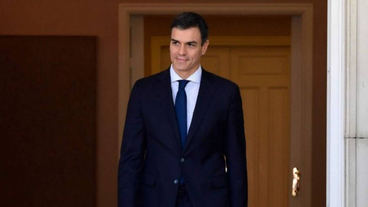 Pedro Sanchez asumió, en junio del 2018, como nuevo presidente del gobierno español. 'Prometo por mi conciencia y honor cumplir fielmente las obligaciones del cargo de presidente del gobierno con lealtad al rey y guardar y hacer guardar la Constitución como norma fundamental del Estado', dijo Sánchez, convirtiéndose en el séptimo jefe de gobierno de la España democrática.<br/>