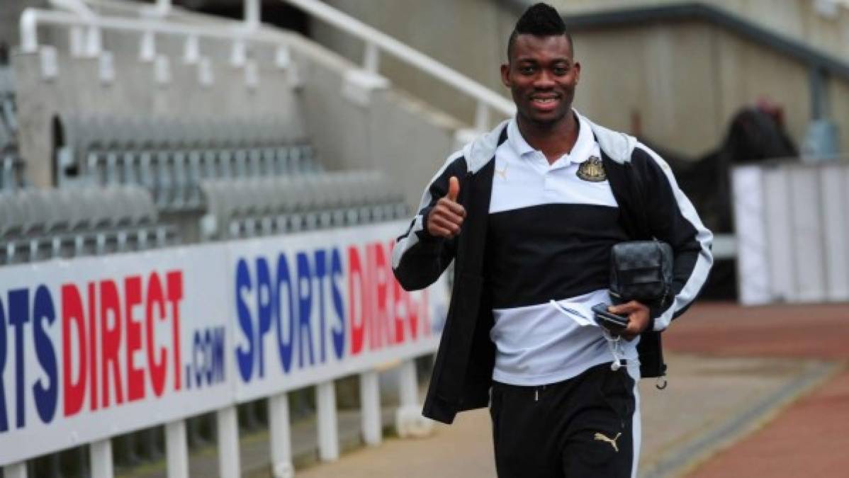 Christian Atsu, que ya ha jugado en calidad cedido en el Newcastle, se ha convertido en propiedad del conjunto inglés por 7,1 millones de euros. El extremo cambia así al Chelsea por las 'urracas'.