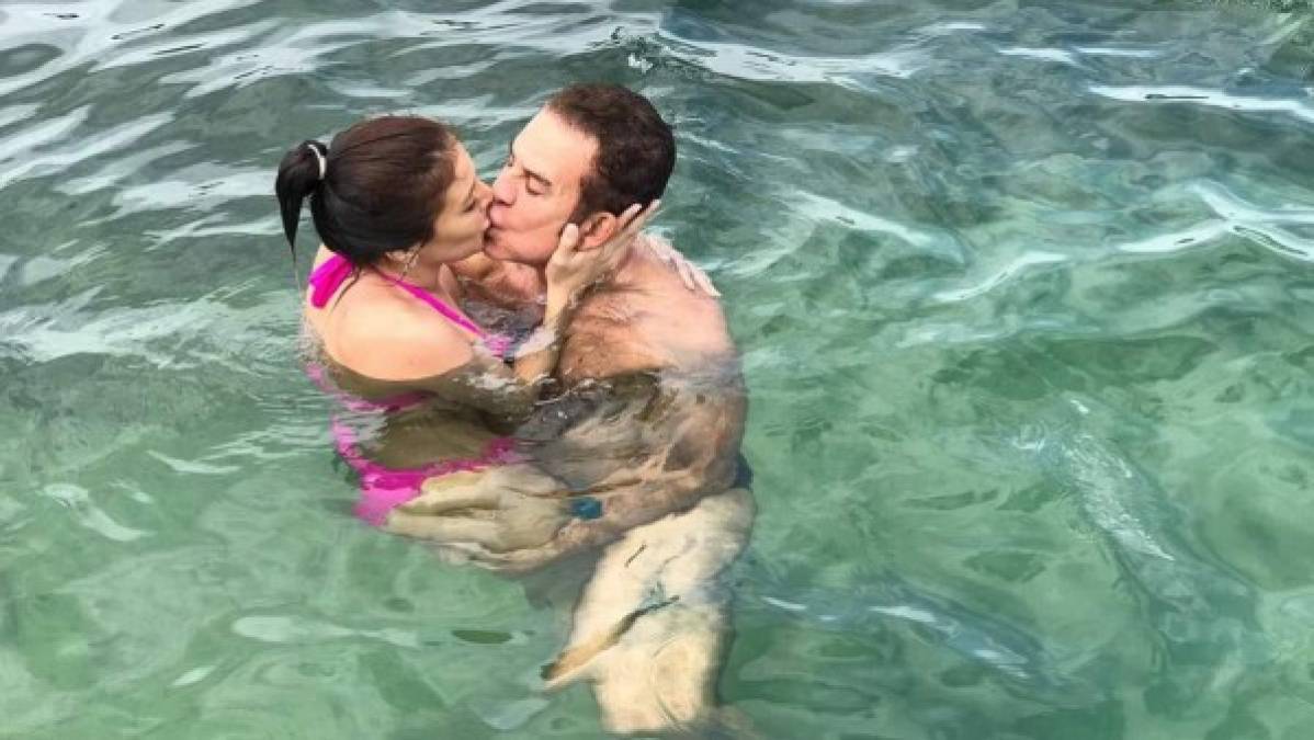 Tras la noticia de la boda, el también político decidió embarcarse junto a su bella esposa en un crucero.