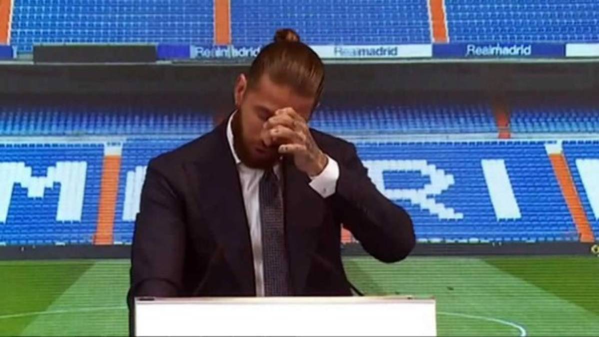 Sergio Ramos no pudo contener el llanto. 'Uno nunca está preparado para decir adiós. Llegué de la mano de mi padre... (rompe a llorar el jugador entre los aplausos de los presentes)'.