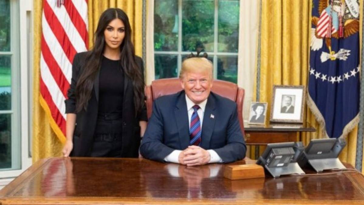 Pero Kylie no es la única del clan Kardashian-Jenner que se ha inmiscuido en la política estadounidense. Su hermana mayor, Kim Kardashian, no ha ocultado su respaldo a Trump.