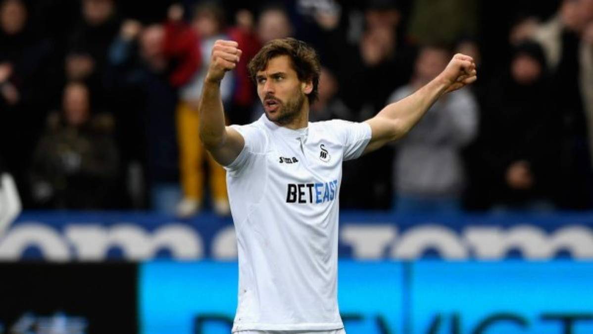 Dos de los grandes de la Premier League tienen apuntado en su agenda el nombre de Fernando Llorente. Según publica The Independent, Antonio Conte no vería con malos con ojos la posible incorporación del atacante del Swansea este verano. Lo mismo que Guardiola para el Manchester City. Llorente ha disputado esta campaña 32 encuentros en liga y ha marcado 14 goles.