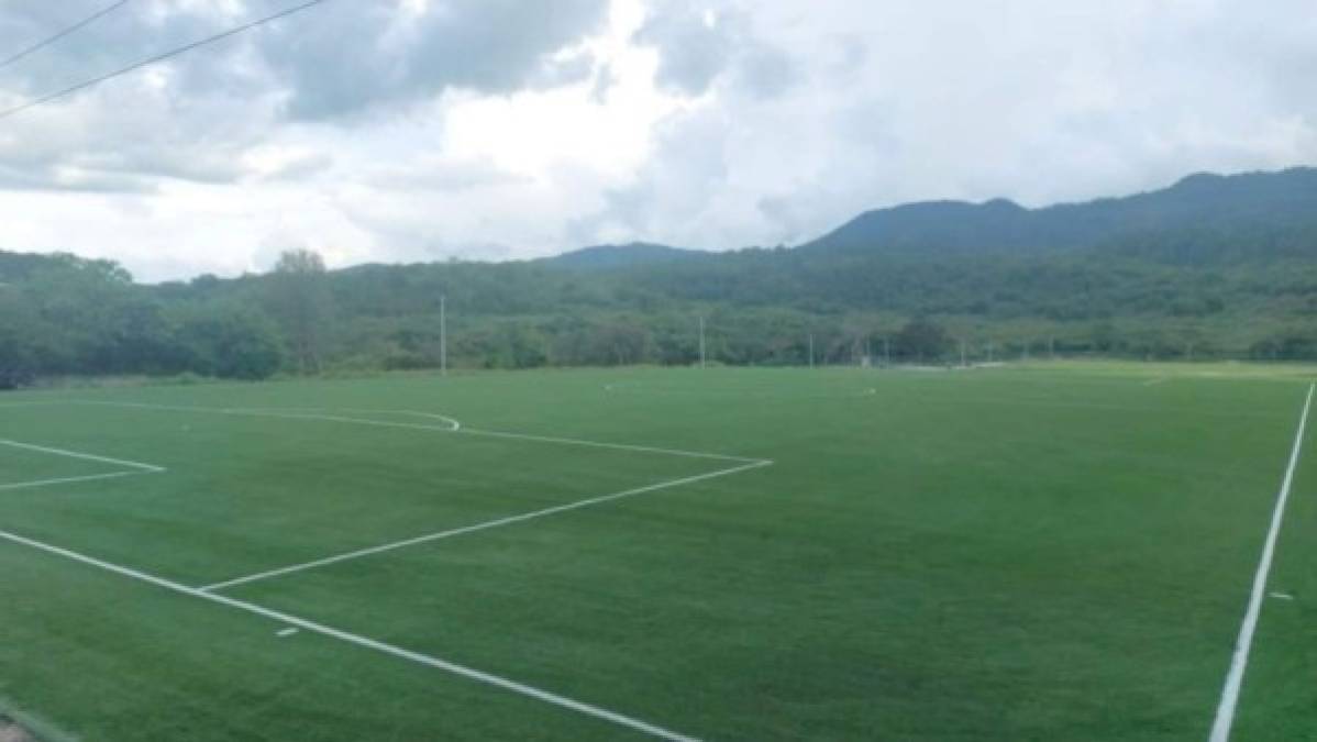 La moderna instalación de los tricampeones cuenta con tres canchas, una sintética y dos de grama natural.