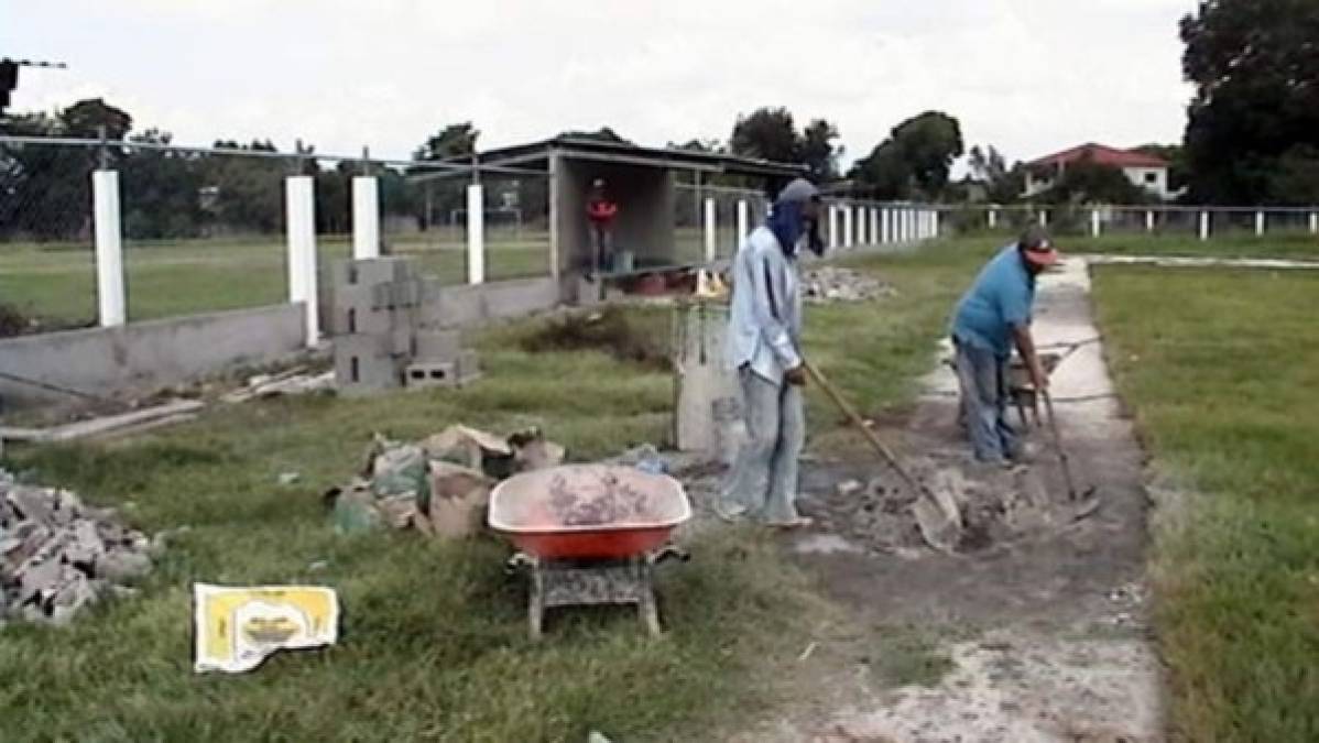 Los trabajos de remodelación de la cancha del estadio Milton Flores comenzaron a mostrar sus frutos.