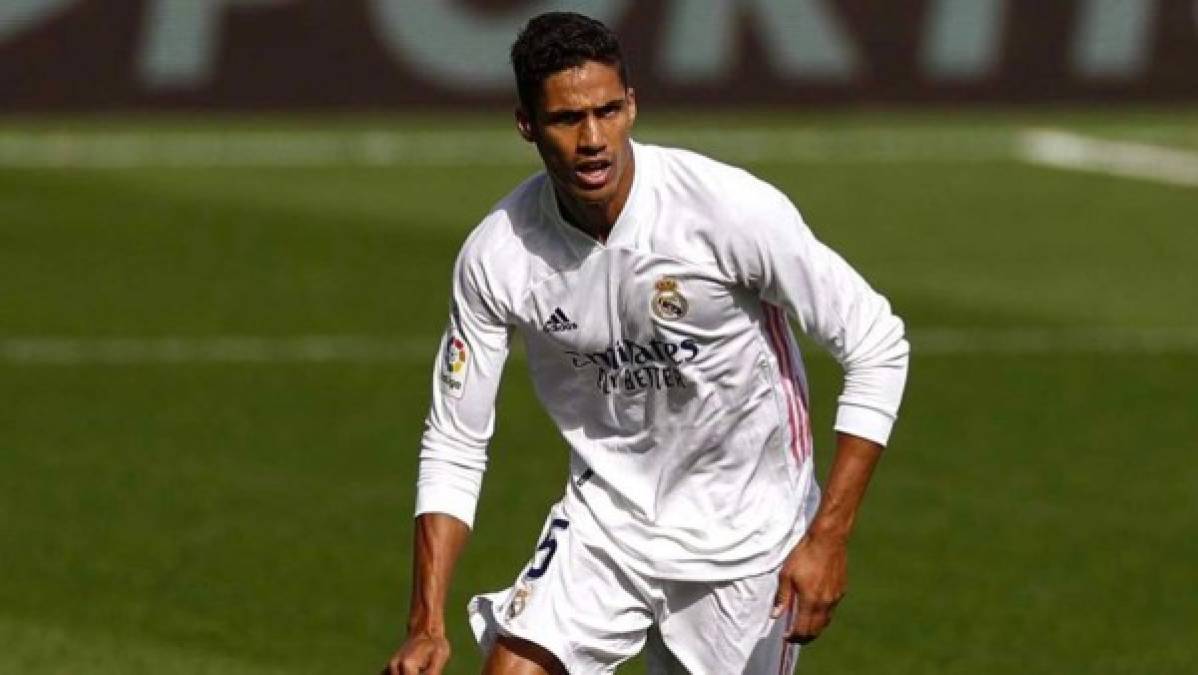 Raphael Varane - El defensa francés, uno de los más señalados en la última derrota, sale de titular. Sin su compañero Sergio Ramos al lado muestra carencias de liderazgo.