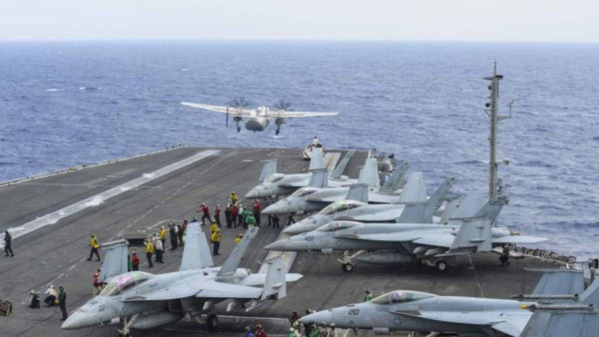 Un avión de la Marina de Estados Unidos con once pasajeros y tripulantes a bordo cayó hoy en el océano al sudeste de Japón cuando se dirigía al portaaviones USS Ronald Reagan destacado en el Mar de Filipinas, en un accidente cuyas causas de momento se desconocen. El avión se estrelló en aguas del Mar de Filipinas al sudeste de Okinawa, Japón, a las 14:45 del miércoles hora de Filipinas (6:45 GMT), informó la Séptima Flota de Estados Unidos.