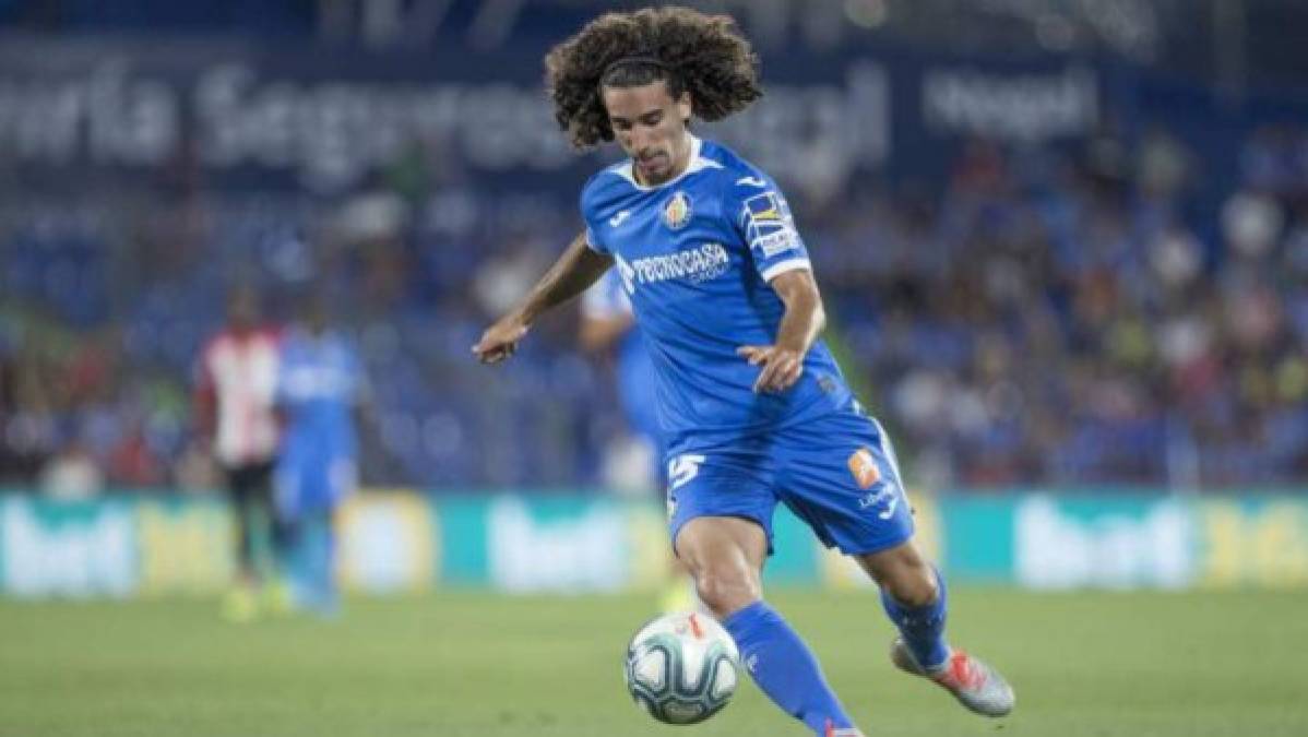 Marc Cucurella: El Barcelona y el Getafe cerraron el traspaso definitivo del lateral izquierdo, por quien el club madrileño pagará 11.2 millones de dólares, 4.4 más de los pactados en el momento en que se acordó su cesión y en que se incluyó una cláusula preferencial de compra valorada en 6.7 millones de dólares.