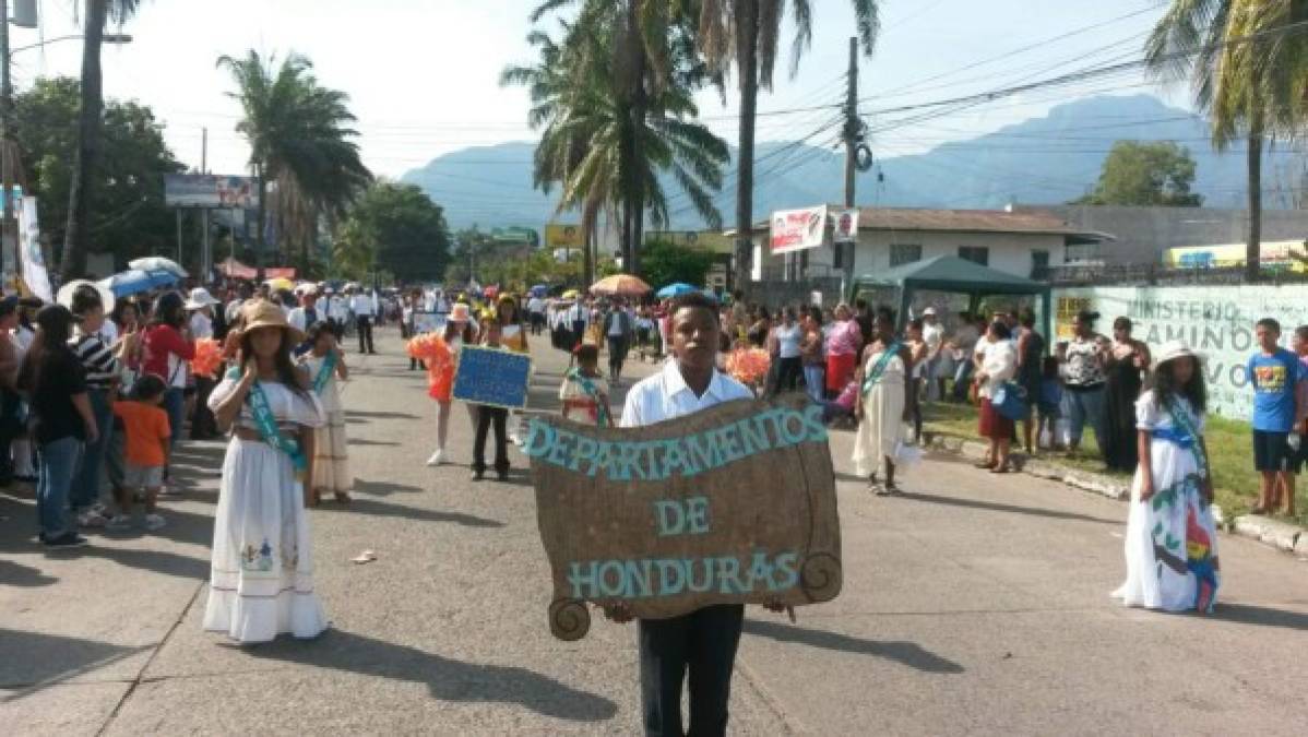 Unos 23 centros educativos de educación básica de uno a noveno grado del municipio de La Ceiba, honran a la patria este 14 de septiembre desfilando por la avenida San Isidro, en conmemoración del 196 aniversario de Independencia Patria. <br/>