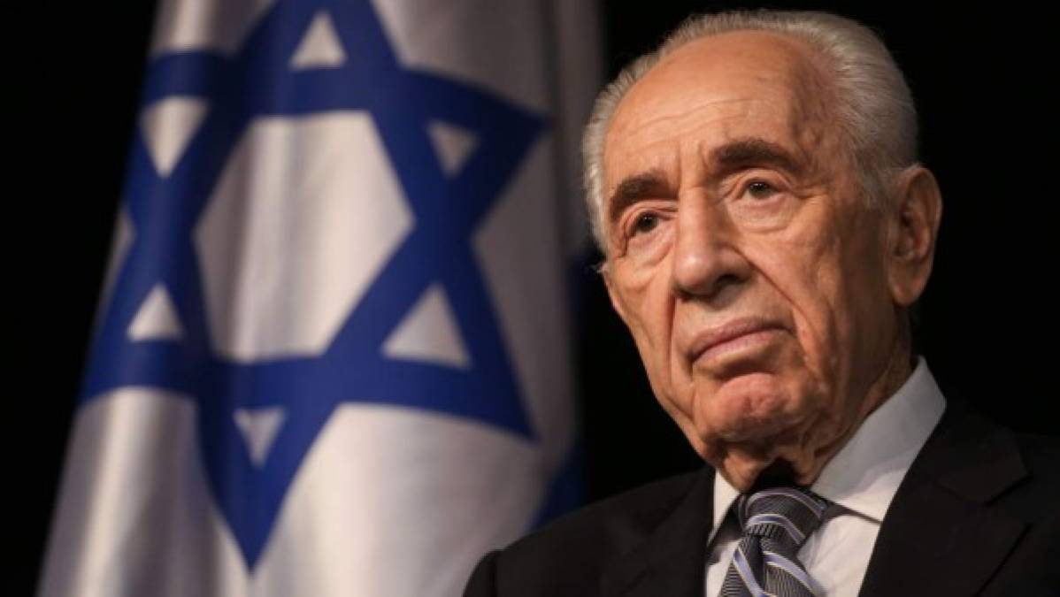 5. Simón Peres, el héroe de la paz no cumplida.<br/>Los líderes mundiales despidieron en Jerusalén al expresidente israelí Simon Peres con la esperanza de que perduren sus sueños de paz.<br/>Peres, premio Nobel de la Paz, falleció a los 93 años el pasado 28 de septiembre.<br/>En su elogio fúnebre, el presidente estadounidense Barack Obama saludó a un hombre que trabajó con nueve mandatarios estadounidenses antes que él y que le recordaba a otros “gigantes del siglo XX” como “Nelson Mandela o “mujeres como la reina Isabel de Inglaterra”.