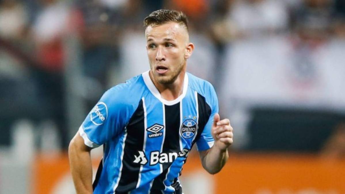 Según Calcio Mercato, el conjunto rossonero estaría interesado en contar con Arthur en sus filas una vez firme por el Barça. La intención del club azulgrana es cederle una o dos temporadas para que se adapte al fútbol europeo y resuelva el problema de las fichas extracomunitarias.