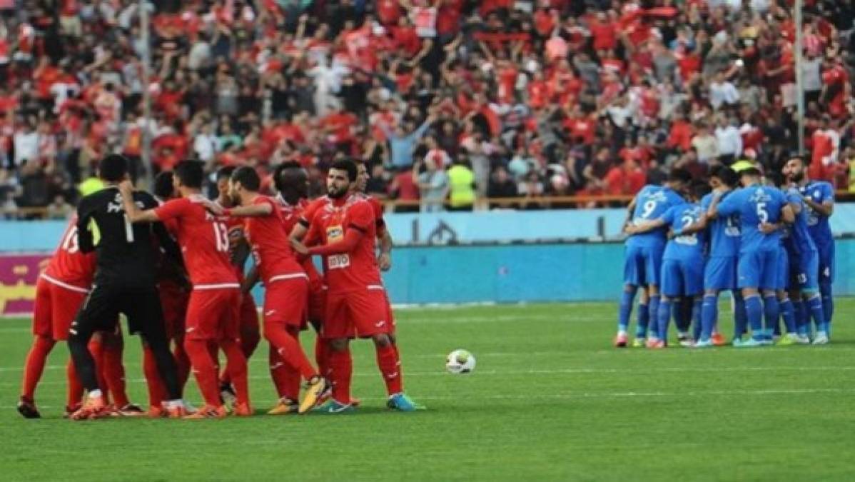 Esteghlal vs Persépolis (Jerry Bengtson jugó en este equipo) - Conocido como el 'Derbi de Teherán', es el duelo más emocionante del fútbol iraní y uno de los más calientes del mundo. El primer choque entre ambos fue en 1968.