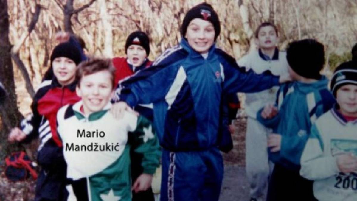 Mandzukic vivió en Ditzingen, una ciudad alemana cuando tenía doce años.