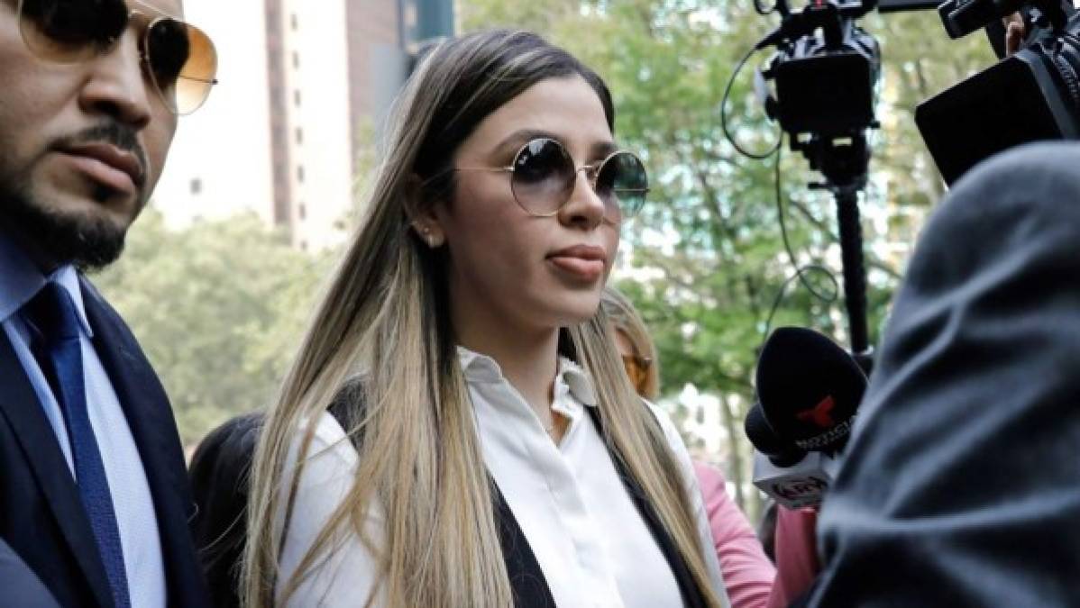 Entre 2018 y 2019 se celebró en Nueva York el juicio al Chapo y la exreina de belleza captó la atención de quienes cubrían el caso por sus espectaculares atuendos y su presencia diaria y siempre contundente. Incluso algunos medios la bautizaron como 'la Kardashian mexicana', en referencia a las hermanas estadounidenses empresarias que llevan ese apellido.